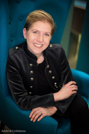 Clare Mackintosh credit Astrid di Crollalanza.jpg