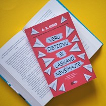 To si nevšímaj. Či? | Veru Dietzovú si láskavo nevšímajte