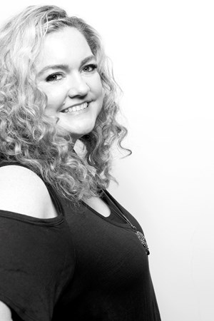 Colleen Hoover - photo Julien Poupard.jpg