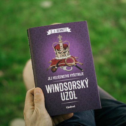 Jej veličenstvo vyšetruje: Windsorský uzol - klasická detektívka s britským humorom