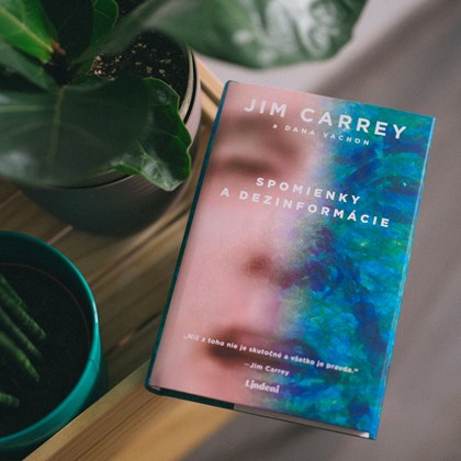 Hollywoodsky herec Jim Carrey sa odhalil v bizarnej biografii Spomienky a dezinformácie
