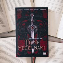 Tiene medzi nami -  fantasy s emancipovanou hrdinkou, ktorá sa s tým nekašle